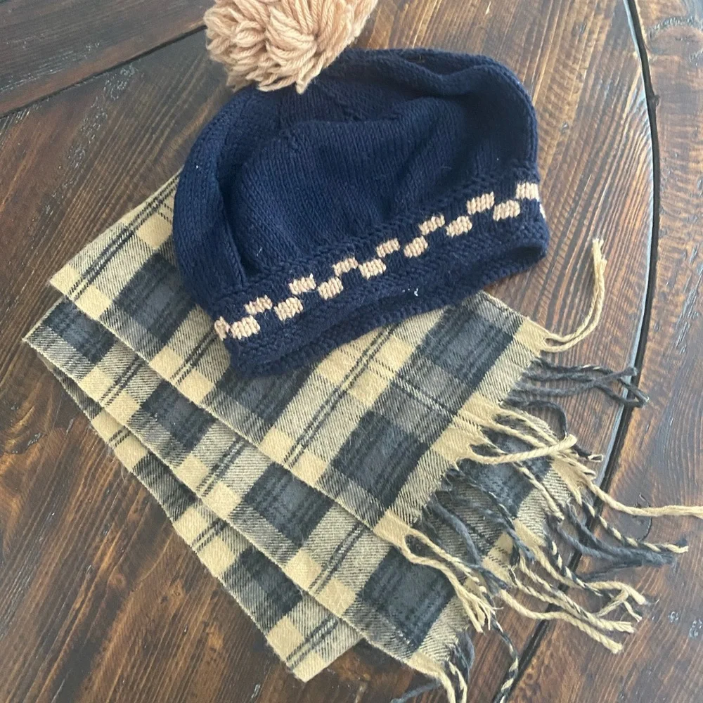 Boys hat & scarf size 4-10 y